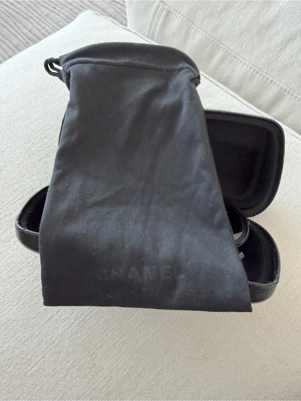 CHANEL 4226 c.101/S6 Round Black Sunglasses 50-26-140 + Case & Pouch